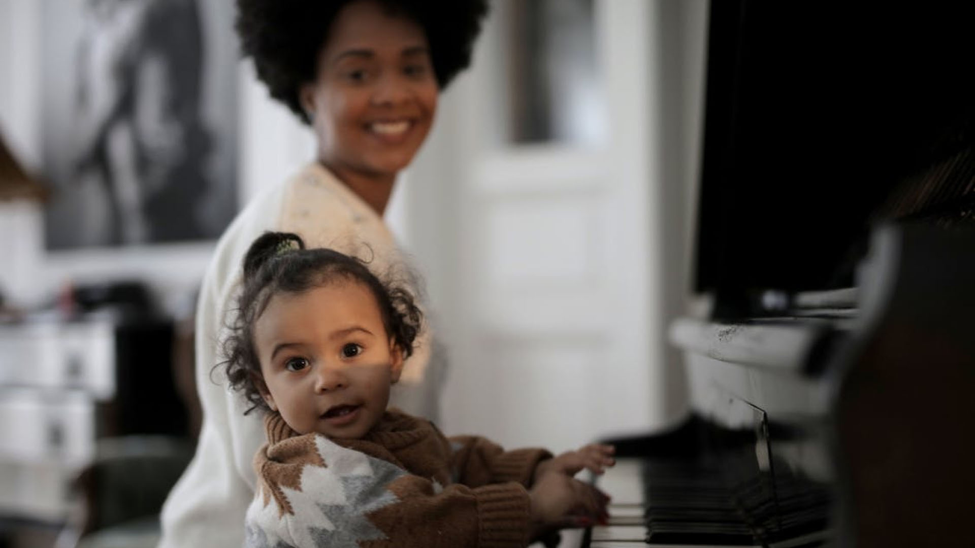 A mom and daughter sitting at the piano